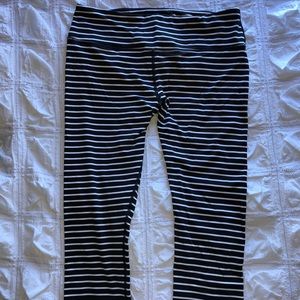 Black and White Striped Yoga Leggings (Cropped)